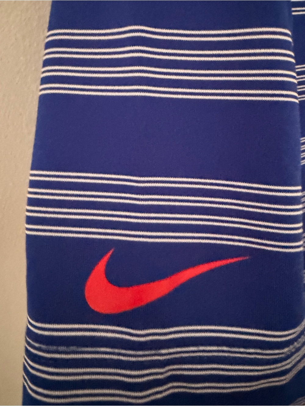 Like new men’s Nike Royal Blue Striped Buffalo Bills Polo - Picture 3 of 5
